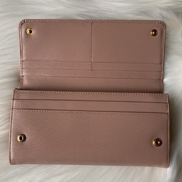 Authentic Prada Saffiano Long bifold flap wallet Blush/nude color. - Picture 4 of 13
